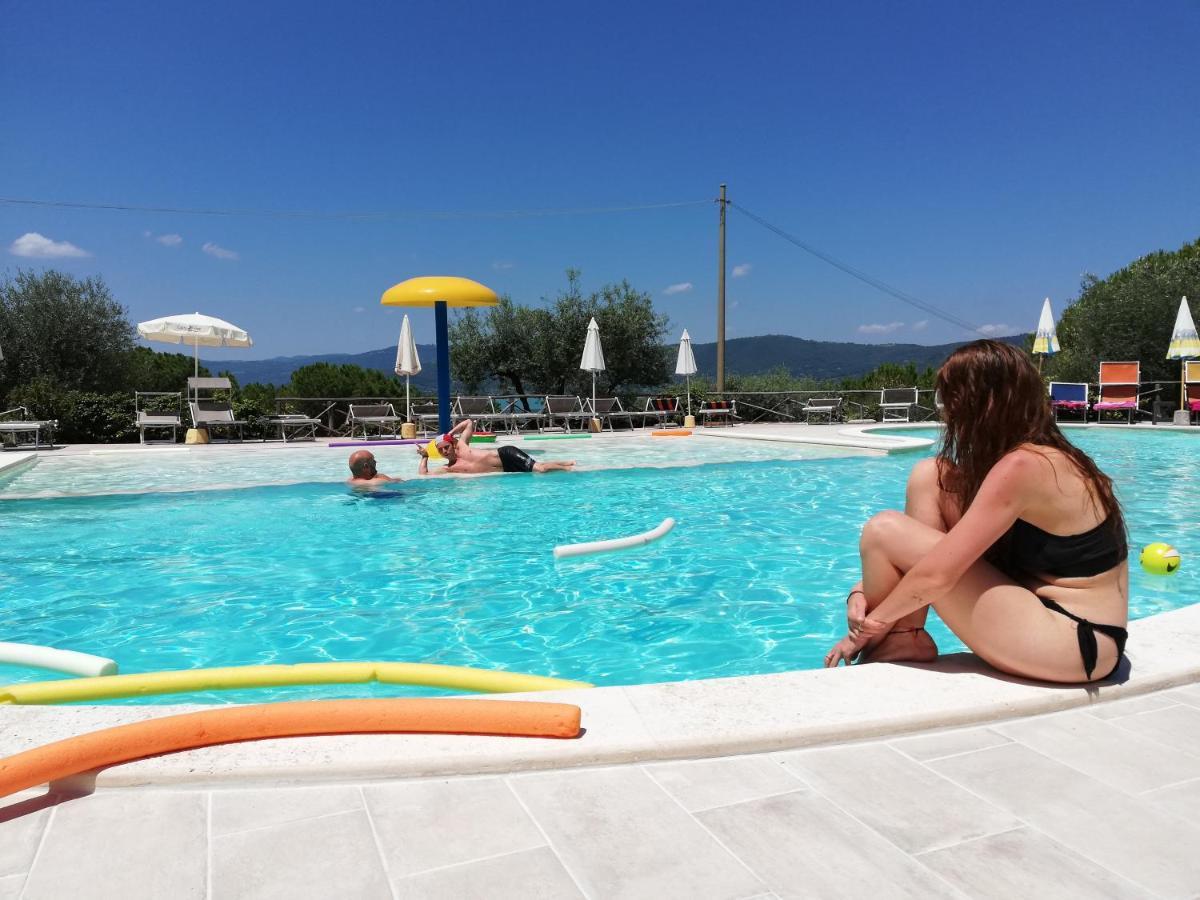 Cerquestra Camping Village Monte del Lago Exterior foto