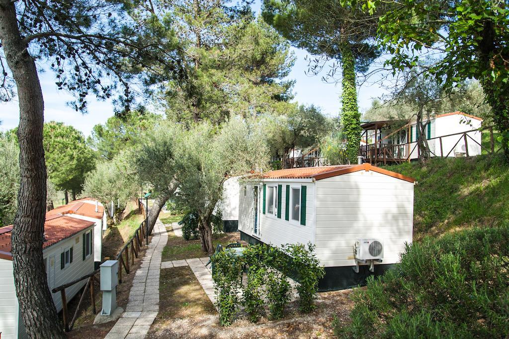 Cerquestra Camping Village Monte del Lago Habitación foto