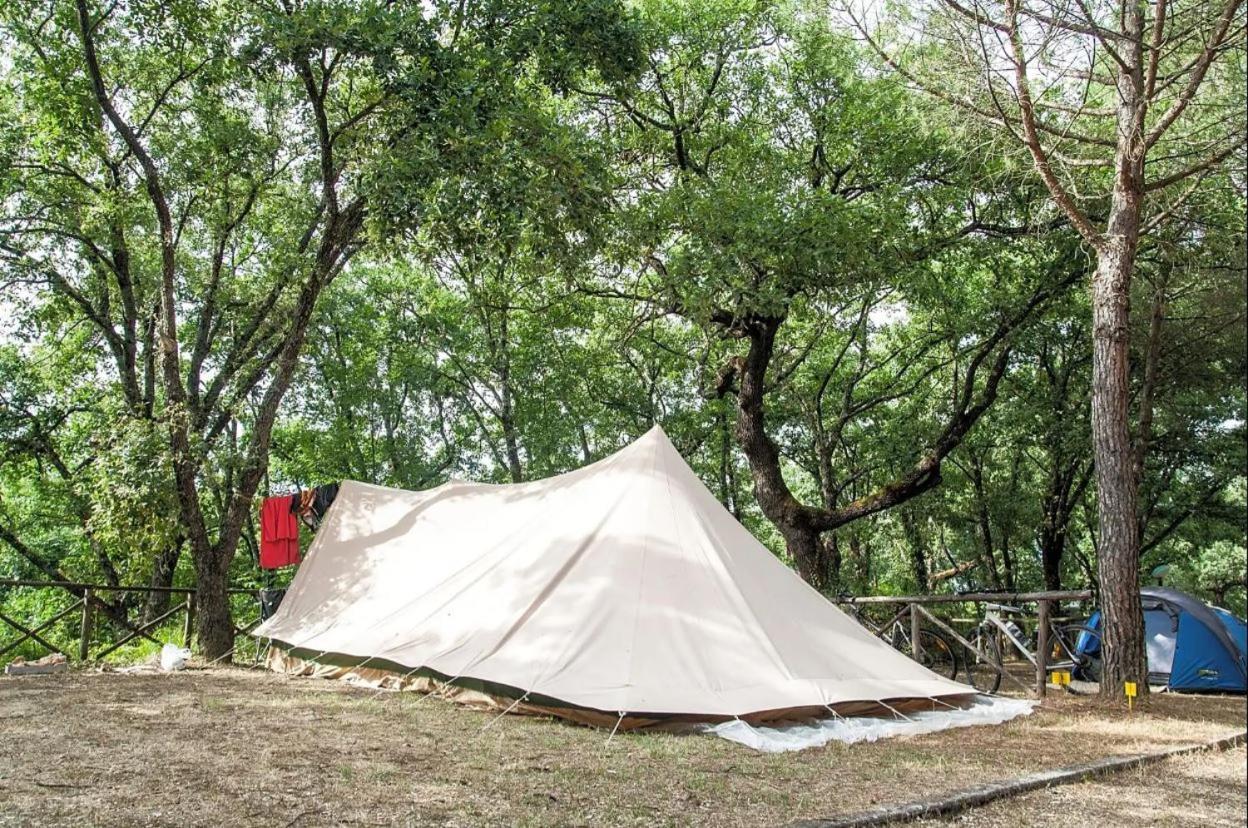 Cerquestra Camping Village Monte del Lago Exterior foto