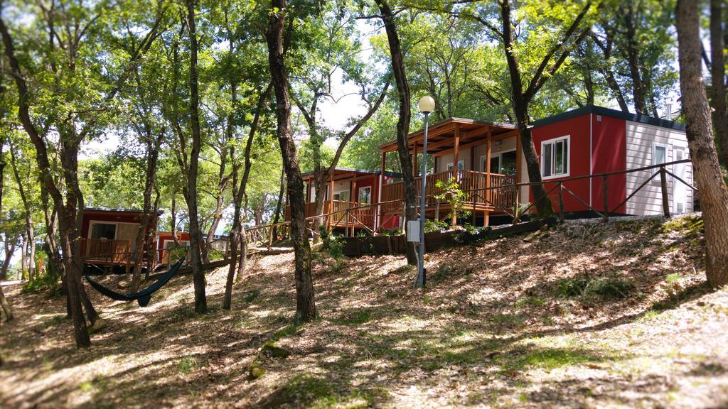 Cerquestra Camping Village Monte del Lago Exterior foto