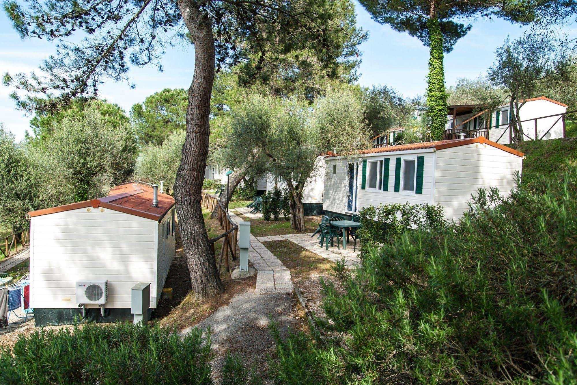 Cerquestra Camping Village Monte del Lago Exterior foto