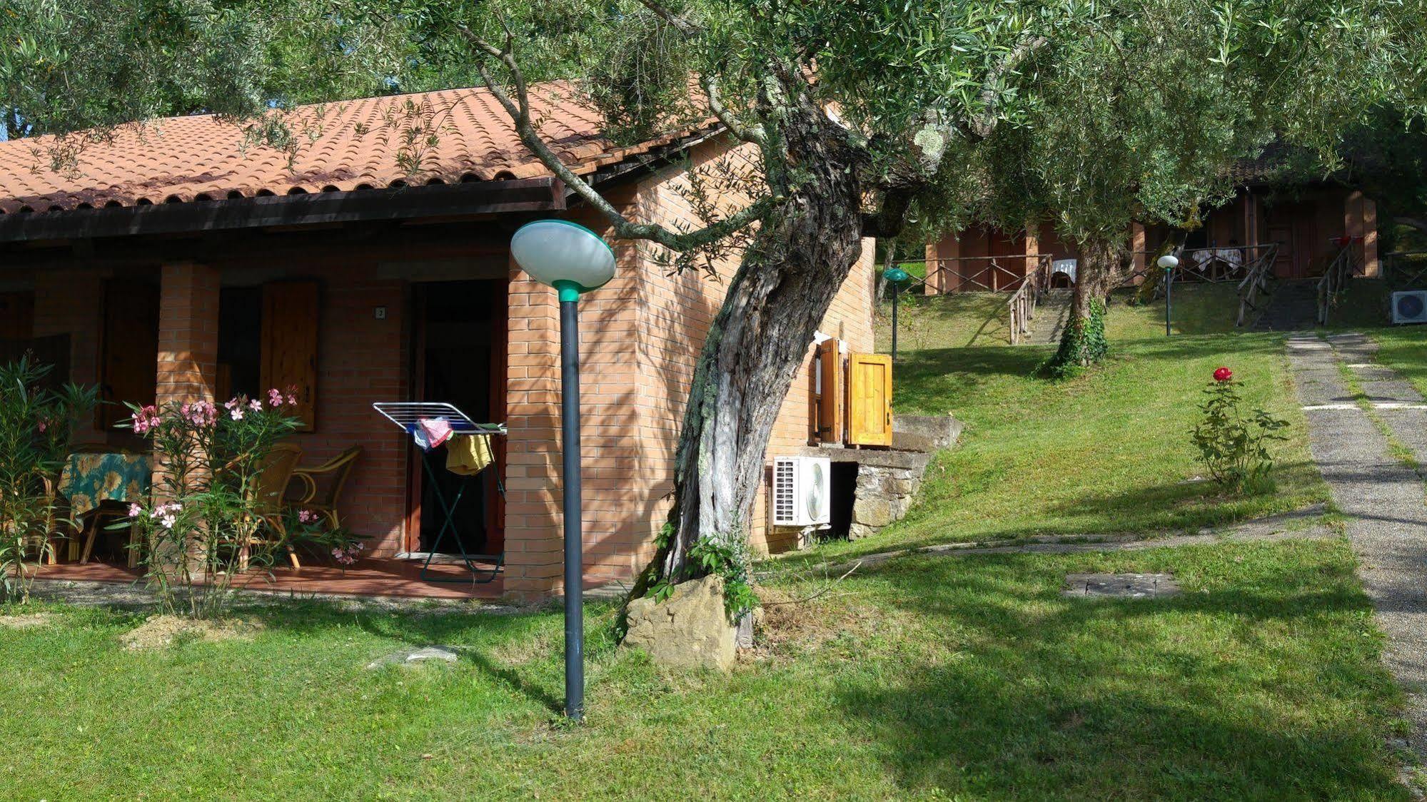 Cerquestra Camping Village Monte del Lago Exterior foto