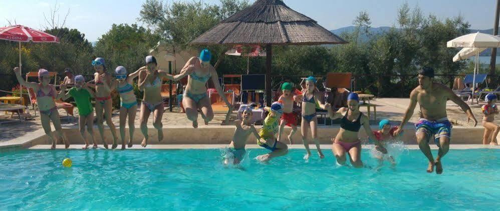 Cerquestra Camping Village Monte del Lago Exterior foto