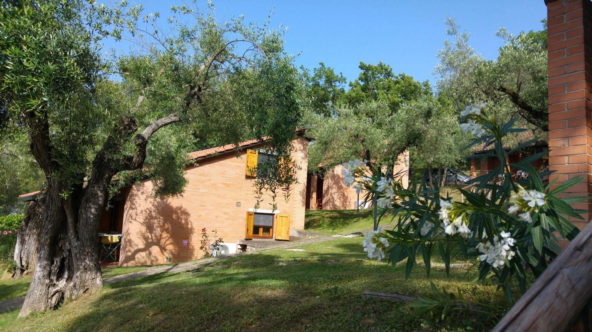 Cerquestra Camping Village Monte del Lago Exterior foto