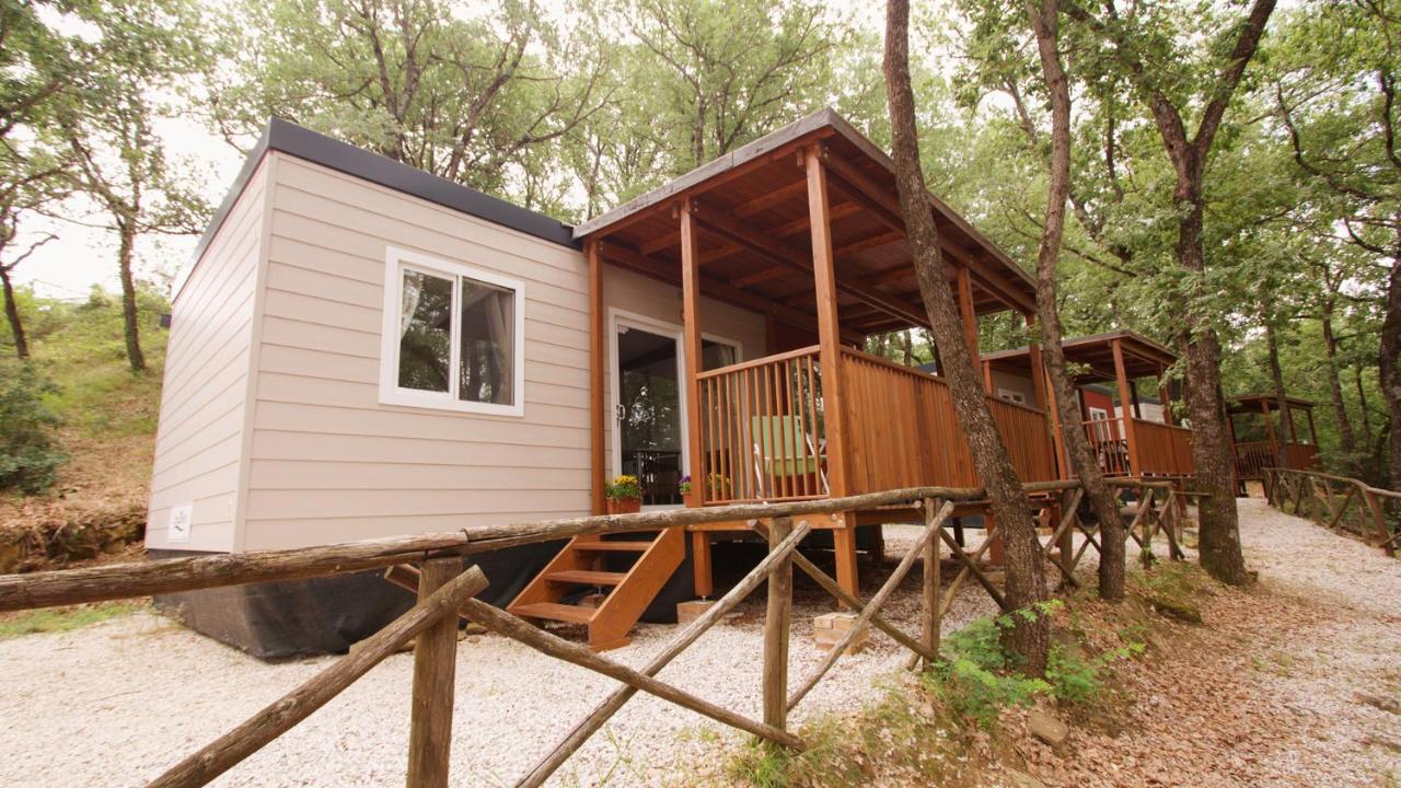Cerquestra Camping Village Monte del Lago Exterior foto