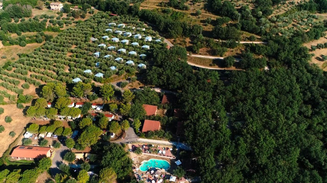 Cerquestra Camping Village Monte del Lago Exterior foto