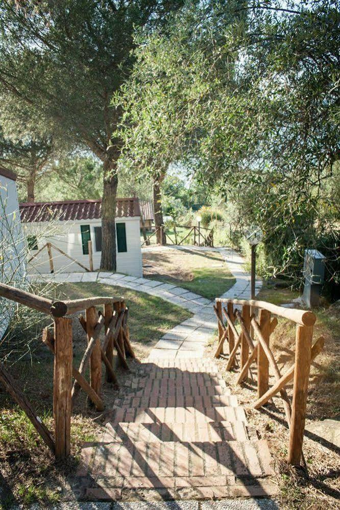 Cerquestra Camping Village Monte del Lago Exterior foto